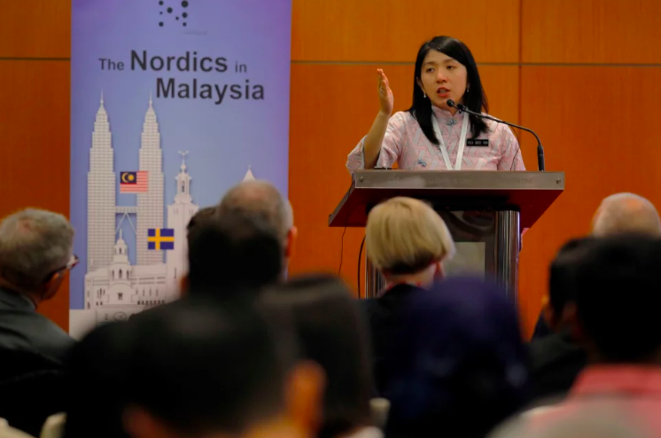 MENTERI Tenaga, Sains, Teknologi, Alam Sekitar dan Perubahan Iklim, Yeo Bee Yin berucap pada Persidangan dan Pameran Teknologi Hijau dan Produk Eko Antarabangsa (IGEM) di Kuala Lumpur. - Foto BERNAMA